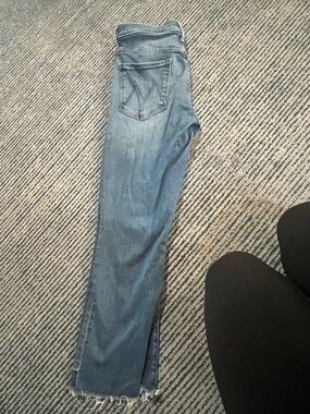 MOTHER Women's  Ankle Crop Jeans Frayed Hem. The insider crop Step fray